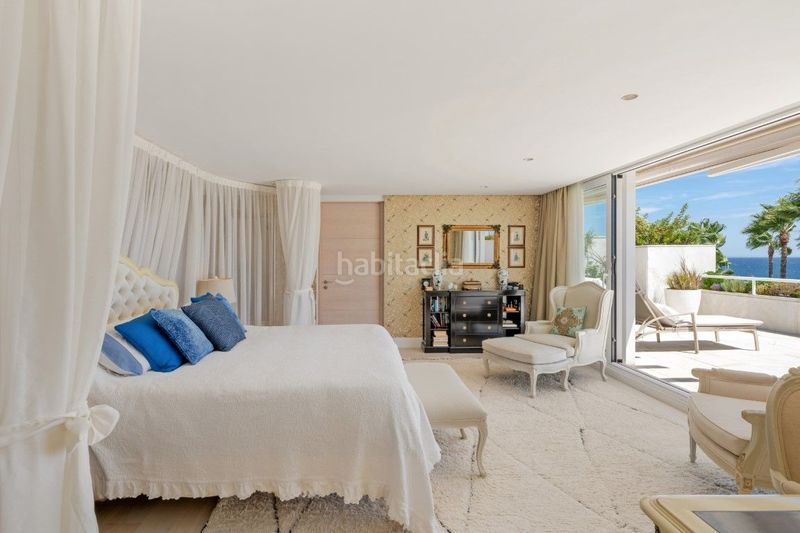 Foto 2b0f7ae7-61da-47fe-b45e-3ac6c2b3d6b8. Ático beachfront duplex penthouse with panoramic seaviews in los granados ii, Puerto Banús en Marbella