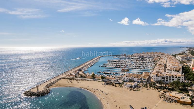 Foto 30cf50d7-de83-4c76-9d32-5cb70fbd361b. Ático beachfront duplex penthouse with panoramic seaviews in los granados ii, Puerto Banús en Marbella