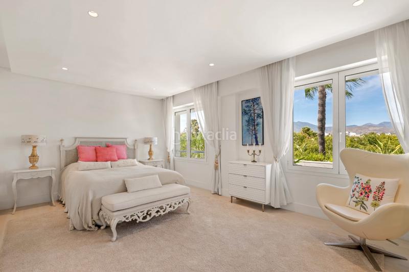 Foto 42b49976-8983-4448-900f-f26f994a2033. Ático beachfront duplex penthouse with panoramic seaviews in los granados ii, Puerto Banús en Marbella