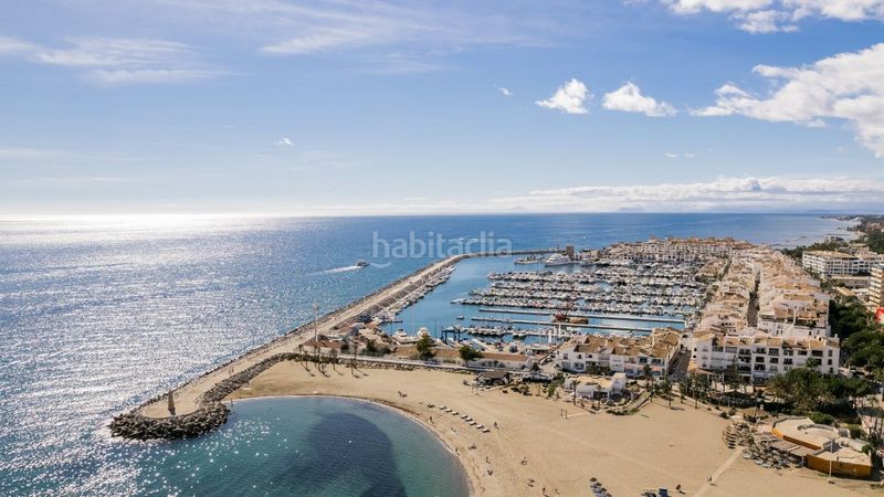 Foto 4644441d-bfad-4579-bf89-5af7392bcbe7. Ático beachfront duplex penthouse with panoramic seaviews in los granados ii, Puerto Banús en Marbella