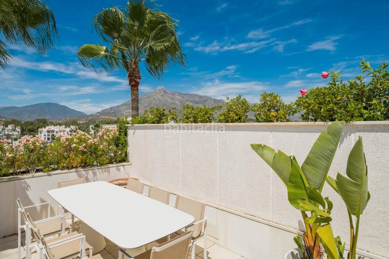 Foto 68f11f84-d755-4975-a0ab-ef0f4c2e040a. Ático beachfront duplex penthouse with panoramic seaviews in los granados ii, Puerto Banús en Marbella