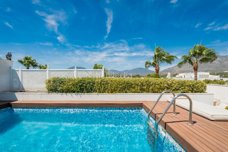 Foto 76cfa9b7-aa18-4db1-b000-c510ffc441ba. Ático beachfront duplex penthouse with panoramic seaviews in los granados ii, Puerto Banús en Marbella