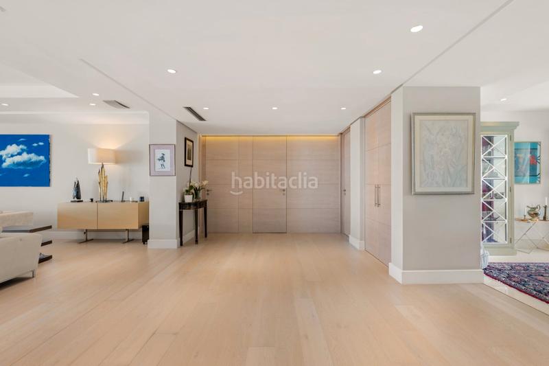 Foto a6301be0-01b2-4c5a-86ab-5fa3e50d4fa8. Ático beachfront duplex penthouse with panoramic seaviews in los granados ii, Puerto Banús en Marbella