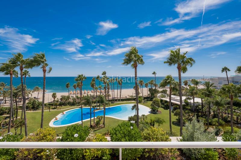 Foto a8391c5e-b8f7-484c-9175-dc06d48f4ebc. Ático beachfront duplex penthouse with panoramic seaviews in los granados ii, Puerto Banús en Marbella