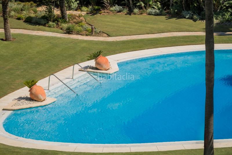 Foto b8f4c107-f28a-4f74-9bc7-18bb841cf462. Ático beachfront duplex penthouse with panoramic seaviews in los granados ii, Puerto Banús en Marbella