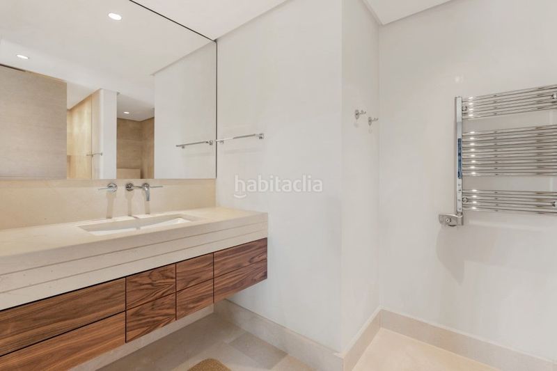 Foto ba345146-9532-454c-a92d-4af8119b30b9. Ático beachfront duplex penthouse with panoramic seaviews in los granados ii, Puerto Banús en Marbella