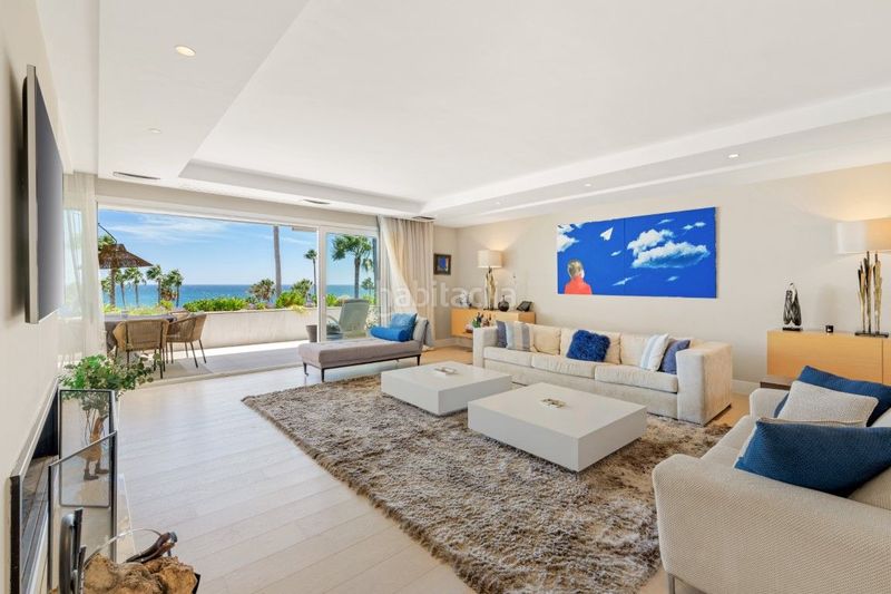 Foto c3c43ee8-0948-4736-accd-6695c4462d2e. Ático beachfront duplex penthouse with panoramic seaviews in los granados ii, Puerto Banús en Marbella