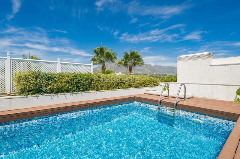 Foto cb844291-b621-421e-8cbc-a0f7170c238e. Ático beachfront duplex penthouse with panoramic seaviews in los granados ii, Puerto Banús en Marbella