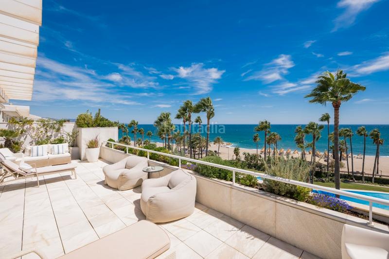 Foto d0387757-2bb9-4764-a86a-300bd6742e74. Ático beachfront duplex penthouse with panoramic seaviews in los granados ii, Puerto Banús en Marbella
