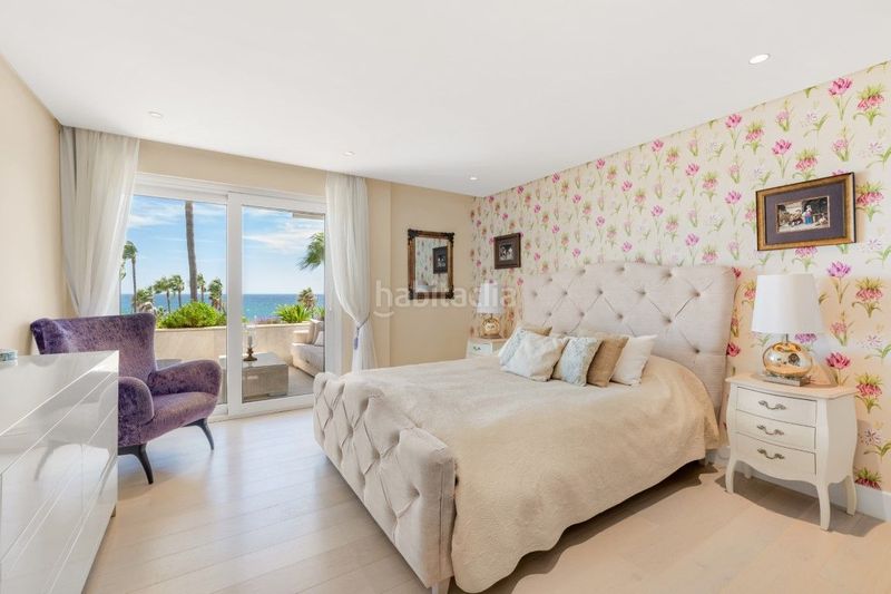 Foto f049bd27-d791-47bd-b287-61f4cd3be85d. Ático beachfront duplex penthouse with panoramic seaviews in los granados ii, Puerto Banús en Marbella