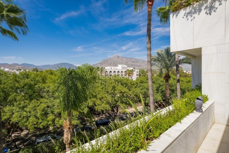 Foto f8709ba5-1d7a-4f41-9381-0e244c0907f5. Ático beachfront duplex penthouse with panoramic seaviews in los granados ii, Puerto Banús en Marbella