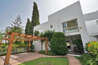 Casa aparellada  Guadalmina plaza. guadalmina baja. El hogar perfecto para tu familia, adosado de 5 habitaciones con