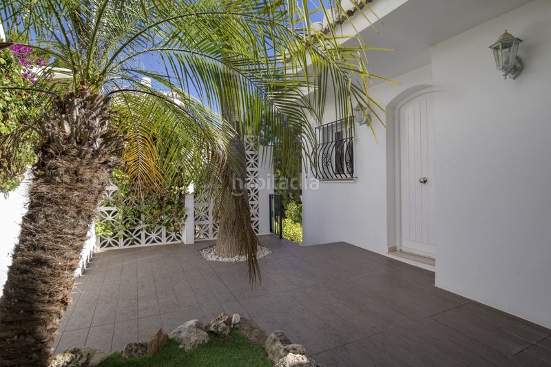 Foto fb09a0e4-41ed-49a9-963b-b41a699a485a. Casa adossada amb aparcament a Calahonda Mijas