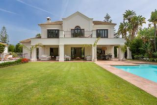 Affitto Chalet  5 navarra #guadalmina baja. Andalusian charm meets natural elegancethis exqui...