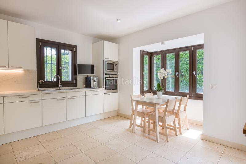 Foto 140907c4-081b-4f7e-863a-e531a235bad8. Miete chalet mit parking pool in Nueva Atalaya Estepona