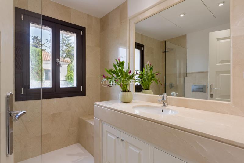 Foto 938059a3-b324-4db0-984c-f6322507ad2b. Miete chalet mit parking pool in Nueva Atalaya Estepona