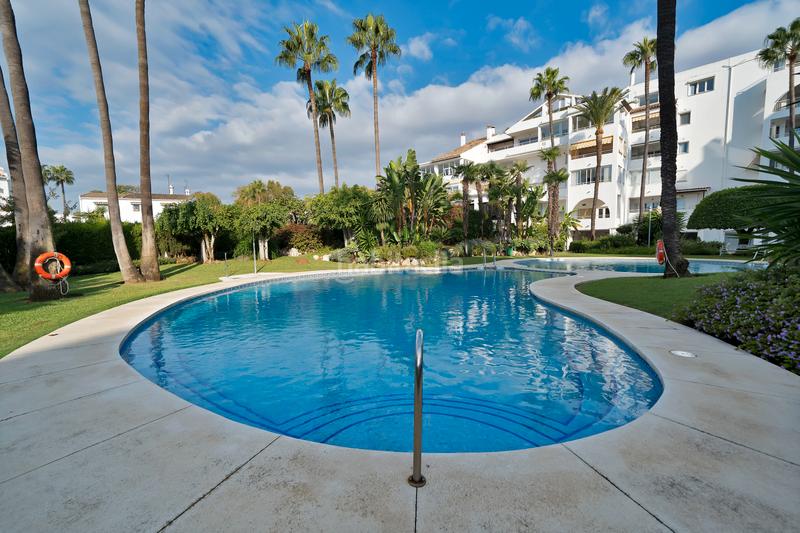 Foto e3538773-9dae-449e-a19d-d998c22f87eb. Apartament amb calefacció aparcament piscina a Nueva Atalaya Estepona