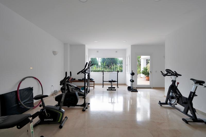 Foto bc4d9d3b-82eb-4f69-ba0d-f97e20146d87. Piccolo appartamento con riscaldamento parcheggio piscina in Estepona