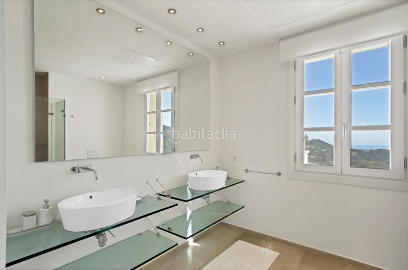 Foto 3a6cad0f-1d42-4eba-b689-513e65e1843b. Alquiler chalet an architectural masterpiece in prestigious La Zagaleta en Benahavís