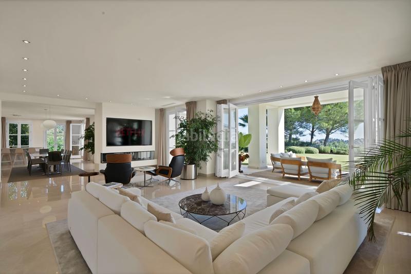 Foto 7e8d3ecb-ef7b-4620-b8ea-4d1c3436918e. Alquiler chalet an architectural masterpiece in prestigious La Zagaleta en Benahavís