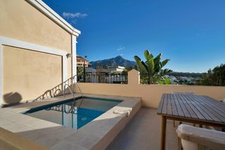 Casa adosada  29 calle pleyades. Exquisitely renovated townhouse with sundrenched terrace and plu