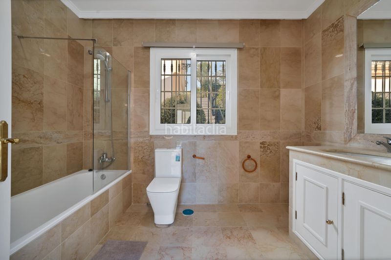 Foto bda70897-fccd-4b8d-8758-778c307ec91d. Casa adossada amb aparcament a Los Naranjos Marbella