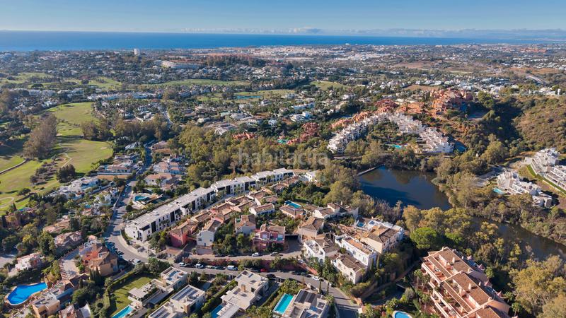 Foto e556e6a6-97a8-4d82-833e-8a9d7817c55e. Maison jumelée avec chauffage parking dans Los Naranjos Marbella