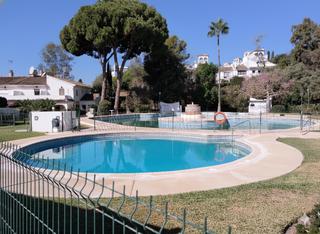 Casa aparellada  Conjunto pueblo los arcos marbella. Piso pueblo los arcos