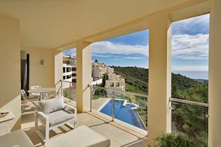 Apartament a Alto de los Monteros. Elegant apartment with panoramic sea views in samara resort, mar