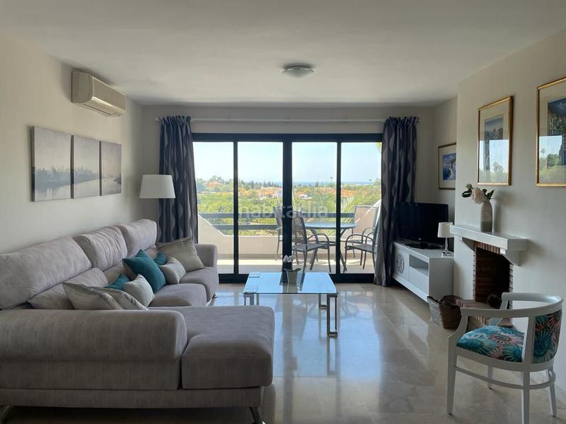 Foto 46ee14a0-e96f-4321-9791-20f2bc71114d. Miete appartement mit parking pool in La Concha - Resina Golf Estepona