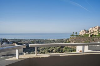 Apartment  3 calle cristobal colón de calahonda #planta 1. Moderno apartamento reformado con espectaculares vistas panorámi