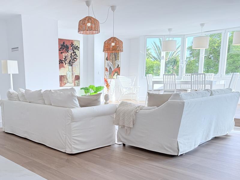 Foto c6eaa5c3-3599-4b5b-8b60-e12ebc42673b. Apartament amb aparcament a Limonar Málaga