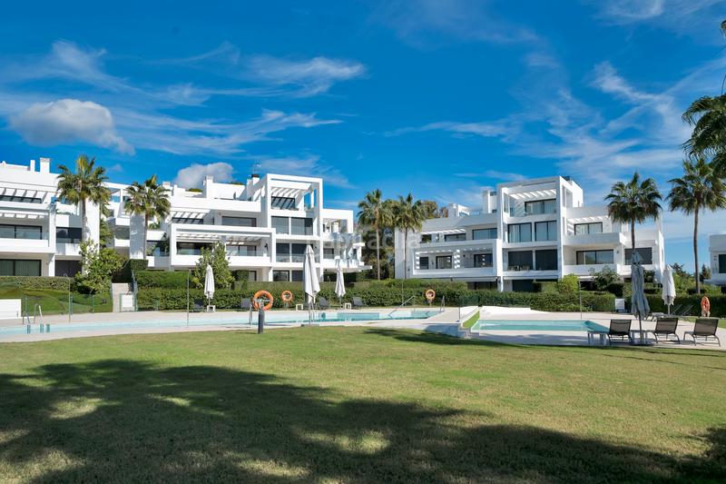 Foto dcf61c7c-ac64-4c78-b2ff-3b284751e4dd. Apartament amb calefacció aparcament piscina a Benatalaya Estepona