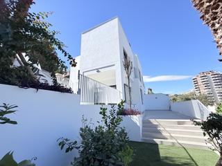 Casa aparellada  Paseo salvador rueda a. Elegancia sostenible su villa privada en el corazón de málaga