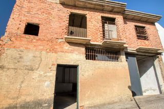 Casa a schiera  16 calle nuestro padre jesús el rico #3 plantas. Casa para terminar con aparcamiento