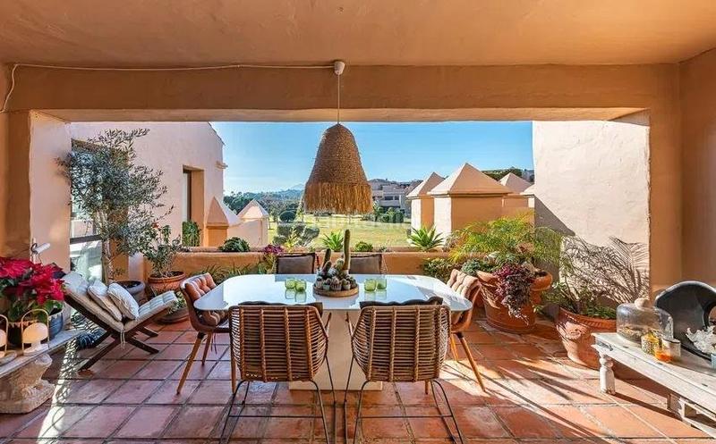 Foto 52952256-589b-47f9-a315-00a11b6b4e14. Apartament amb aparcament piscina a Nueva Atalaya Estepona