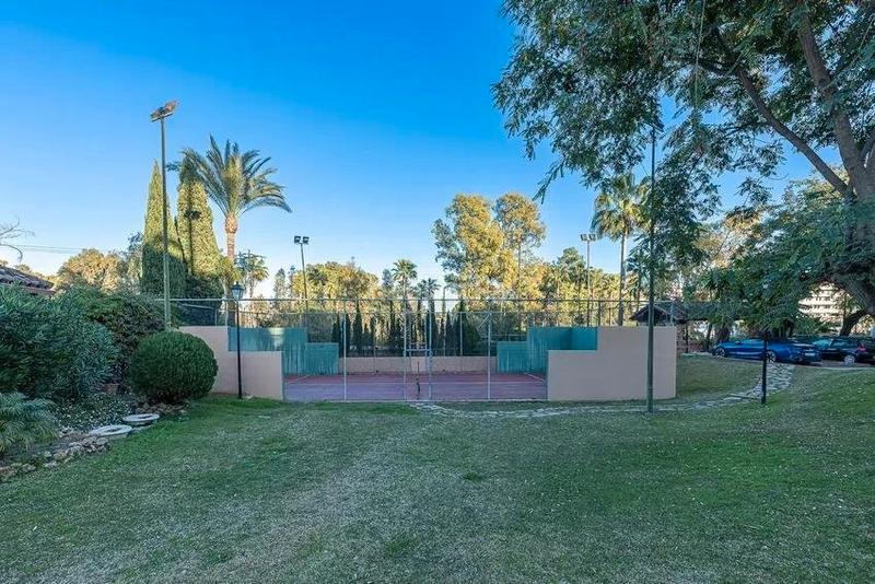 Foto 96baf2bf-1475-4fd7-ba98-6806d53f4e4c. Apartament amb aparcament piscina a Nueva Atalaya Estepona