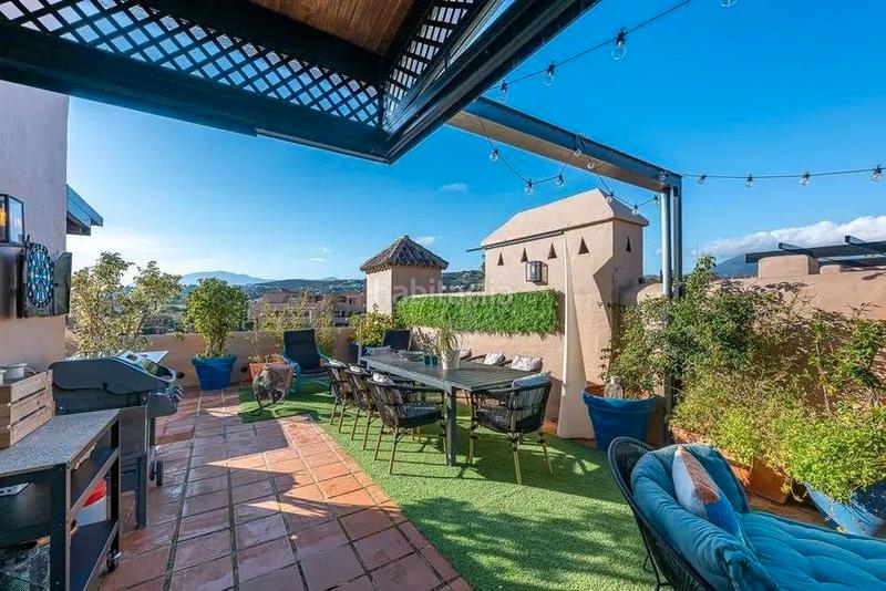 Foto a2b572d6-4d73-41bc-a3ac-bf02793a2b2f. Apartament amb aparcament piscina a Nueva Atalaya Estepona