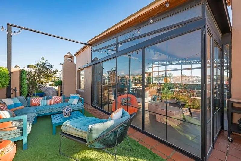 Foto f64f38d5-aa60-48ae-b8bf-05cf2848ae93. Apartament amb aparcament piscina a Nueva Atalaya Estepona