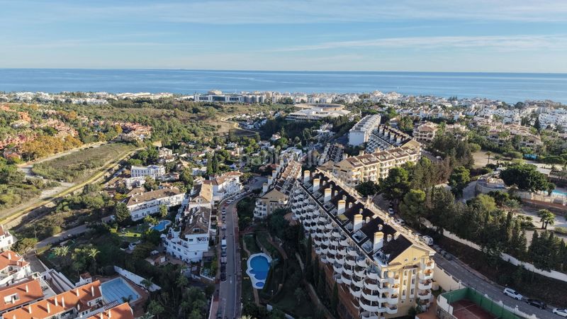 Foto 0ab26864-6531-4b3d-ac80-4764fbc40fcb. Apartament amb aparcament piscina a Nueva Andalucía centro Marbella