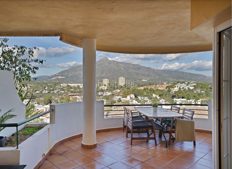 Foto 63e5c34f-ce71-4533-a7e8-6e3d90c8b7ea. Apartament amb aparcament piscina a Nueva Andalucía centro Marbella