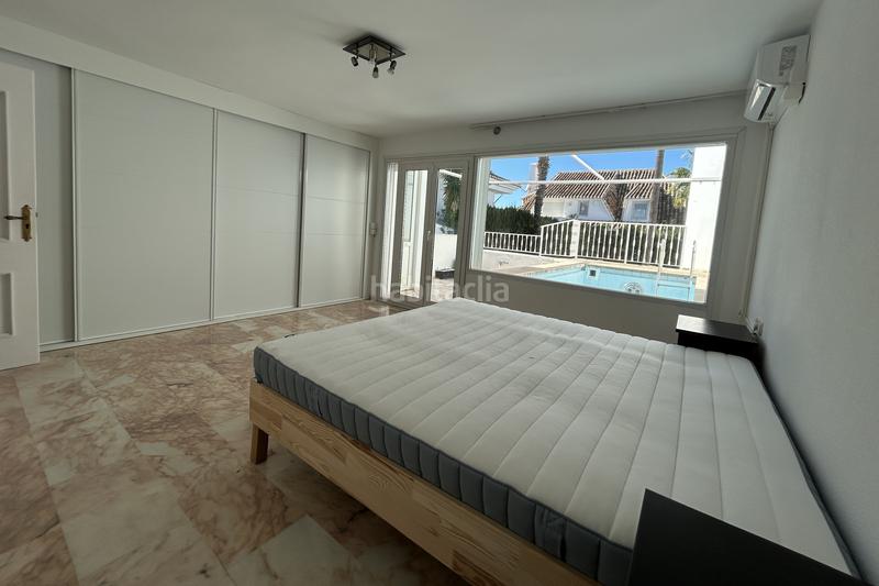 Foto 9eda3421-dfd7-40bf-ab51-9d5bde98c059. Location maison jumelée avec chauffage parking piscine dans Benalmádena