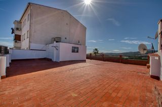 Gebäude  Carretera de loja. Oportunidad única edificio con negocio y dos grandes pisos famil