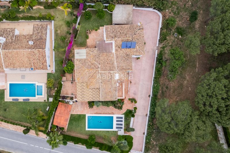 Foto 049e362a-62f1-4b16-b98e-d5aacc5b8473. Xalet amb aparcament piscina a Mijas golf Mijas