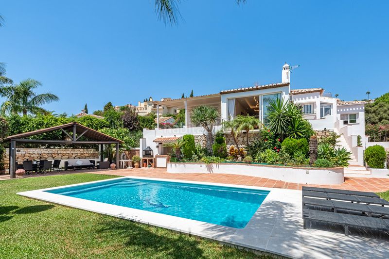 Foto 68e9cb02-e7ee-4b19-8b6d-c96cf415adbe. Xalet amb aparcament piscina a Mijas golf Mijas