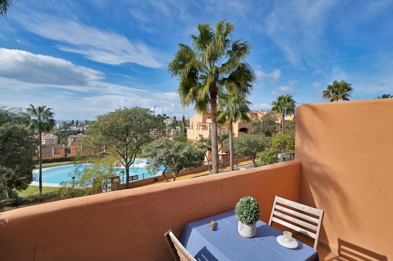 Foto 7292d1a0-1aa5-4533-a7ac-854caf69b339. Apartament amb aparcament piscina a Santa María Marbella