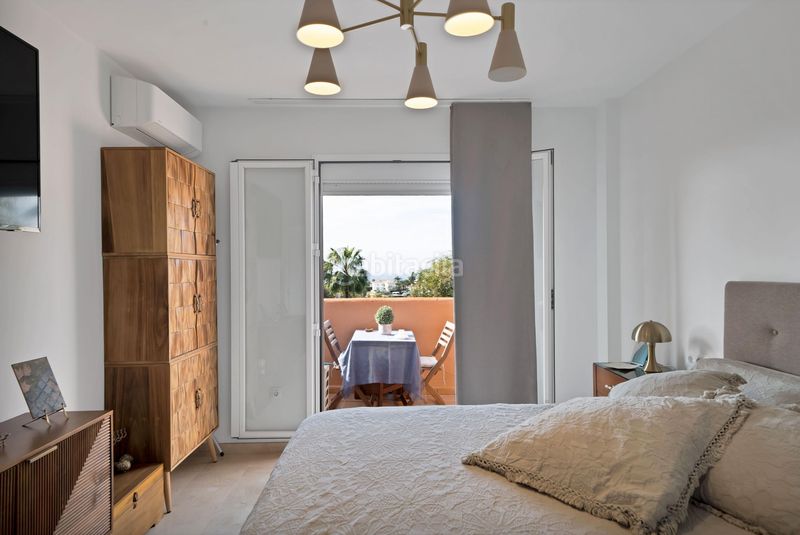 Foto c82b73cd-fed9-49bf-939d-4604386917b7. Apartament amb aparcament piscina a Santa María Marbella