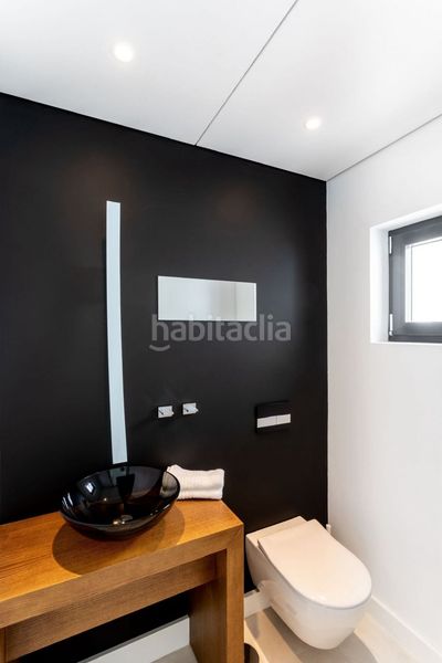 Foto 2921a7e5-ca9a-4f6a-a2ac-3e161b3cb133. Dúplex amb aparcament a Puerto Banús Marbella