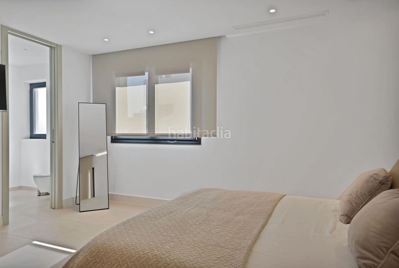 Foto b01c579d-60f6-4a23-ae06-47621f2f0063. Dúplex amb calefacció aparcament a Puerto Banús Marbella