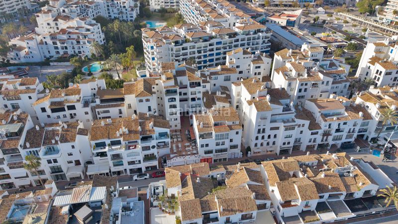 Foto d8f83ac1-d29f-44b5-a88d-7e441b369b97. Dúplex amb aparcament a Puerto Banús Marbella